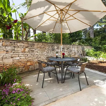 1 Bedroom Stunning In *